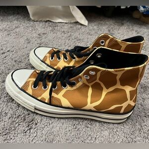 Giraffe print converse all stars